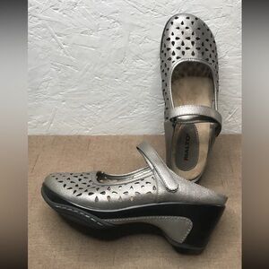 Rialto Vienna Women's Mary Jane Silver Faux Leather Slip-On Shoes Size 8.5M